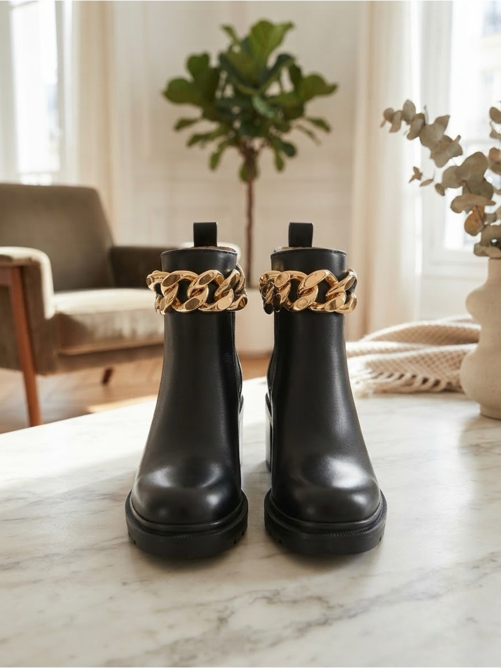 Steve Madden Amulet Black Ankle Boots Women’s Size 8 Chunky Gold Chain